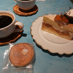 ペチカスケマサコーヒー - リンゴとキャラメルのショートケーキとガレットブルトンヌ
