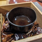 中華寝台 - 小箱の中は中華の良い香り。まずは台湾のウーロン茶