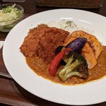 ヴァサラロード - ヒレカツと季節の野菜カレー(2022.11 )