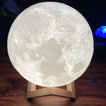 陸の孤島 LUXUNA 伊勢志摩 - ドーム内の月のライト