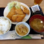 蕨のお昼処 たらふく亭 - ミックスフライ定食 850円(税込)(2022年11月7日撮影)