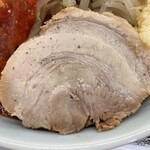 ラーメン もっけだの - 2022.11限定『塩トマトラーメンニンニク野菜マシマシ』の豚