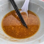 ラーメン もっけだの - 2022.11限定『塩トマトラーメンニンニク野菜マシマシ』のスープ