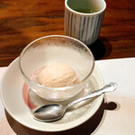 赤坂 転石亭 HANARE - あまおう苺のアイスクリーム