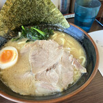 Yokohama Ie Kei Ramen Kamashiya - 