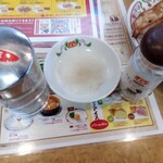 餃子の王将 - 酢＆マジックパウダーで食べます(2022.10.26)