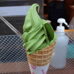 茶寮都路里 高台寺店 - 抹茶ソフト￥400
