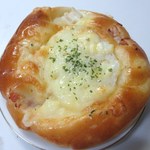 スベンスカ・ベーカリー - 蓮根パン１９０円、蓮根とベーコンをマヨネーズとチーズで味付けしたシャキシャキ感がある美味しいパンです。
 