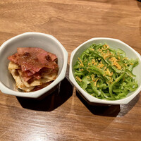 桃仙閣 東京 - カブと紅心大根の沙茶醤和え ・ピーマン薄切り　にんにくオイル和え