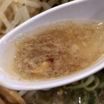 たかばしラーメン - 油多めのスープ