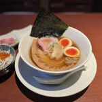 酒肴場 屯 - 津軽煮干し中華蕎麦（味玉入り）¥900、海鮮丼¥500