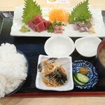 食堂 高ひろ - 本マグロぶつと鯵たたき定食