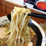 俺の中華たなか家 - 麺リフト⤴️自家製麺にスープが絡んできます♬