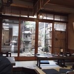 Hinoya - 意外に広い店内