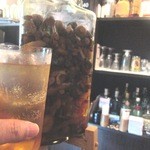 リトルバー - ドライフルーツを漬け込んだウイスキーをソーダで