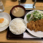 Teishokuya Iwai - 日替り定食(豚ロースカツと目玉焼き)