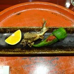 草喰 なかひがし - 子持ち鮎とうるか、トマト煮を挟んだ田中唐辛子、摘果みかん