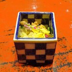 草喰 なかひがし - お浸し：蒸し栗、豆腐あられ、小菊、菊の葉、モロヘイヤ、つるむらさきのお浸し