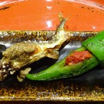 草喰 なかひがし - 子持ち鮎とうるか、トマト煮を挟んだ田中唐辛子