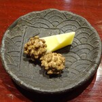 草喰 なかひがし - 茶菓子：蕎麦の実と黒砂糖の金平糖、蘇