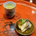 草喰 なかひがし - 箸休め：葡萄酒 ナイアガラ、鯖のなれずし