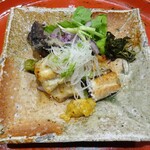 草喰 なかひがし - 岡山天然鰻 白醤油の蒲焼き、新姫のジャム、揚げた香茸、千切りした夏大根と夏葱、伏見とうがらし、間引き大根（葉）、ズッキーニ