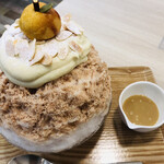 かき氷店 小桃 - トッピングのバタースカッチシロップをかけるとまた違った味わいに！