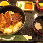 うなぎ 初音 - 竹うなぎ丼(2300円)・・肝吸い付き