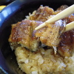 うなぎ 初音 - やわらか、ややパリの食感！