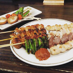 焼鳥・もつ焼 串焼き神社 - 焼き鳥・もつ焼き　5本盛り合わせ、8本盛り合わせがございます。