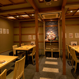 A space where you can relax and enjoy some Japanese sake. Can also be reserved ◎