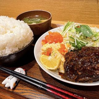 Kitashinchi 1kg lunch with a standard 400g serving of rice! Hanburg set meals also available