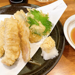 中央酒場 - いわしの天ぷら。生姜がたっぷり。