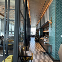 THE PENTHOUSE with weekend terrace - お店入り口から中を見る。