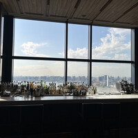 THE PENTHOUSE with weekend terrace - お店の横のバーカウンター。