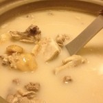 げんかい食堂 - 水炊きは白濁のスープと鳥のみが入っています