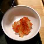 HACHI HACHI - まずは焼肉を貪る前にさっぱりキムチを頂き
このお店のキムチは辛味はあまり無く、旨味と甘味のあるキムチでした。