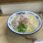 新生軒 - ワンタン麺