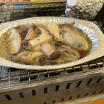 海の公園かき小屋 - アヒージョ。バケットもあります。