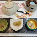 188976115 - 前菜は松茸煮浸し、キノコ菊花柚子ぽん、蕗の胡麻味噌。ちょっとボリュームに欠け寂しい…