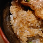 豚丼のぶたはげ - ライスへのタレの浸透度も文句なし