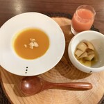 SANSYUYU - 食前お粥：かぼちゃのお粥 ブラッドオレンジと高麗人参のジュース 玉ねぎのピリ辛醤油漬け