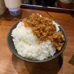 横浜家系ラーメン 三郷家 - ライスは無料＆食べ放題です。