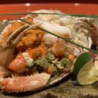 鈴なり - セコガニ。生姜が効いた蟹酢添えています。相性とても良かったです。