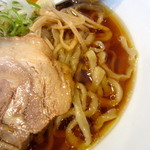 麺や 河野 - 醤油らーめん　麺顔アップ