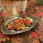 アフジャレストラン - サラダはトマトときゅうりと大根