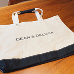 DEAN & DELUCA MARKET STORES - 娘ちゃんが、トートバッグを(σ´∀`)σｹﾞｯﾂ!!
      6,000円くらいしてて、ビビリンチョΣ(;ﾟдﾟﾉ)ﾉ