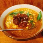 たちのみ処 かすが - ★★★モツラーメン 600円 モツの唐揚げは柔らかく美味しいがラーメンはインスタント並！