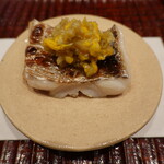 すし処 ひさ田 - 太刀魚、菊花と茎わさび