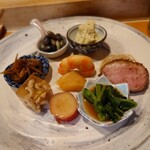 浅草じゅうろく - 丹波豆・湯葉・蓮根と鴨肉？・ほうれん草煮浸し・海老・鯑・甘藷・穴子の煮こごり・・など 202211